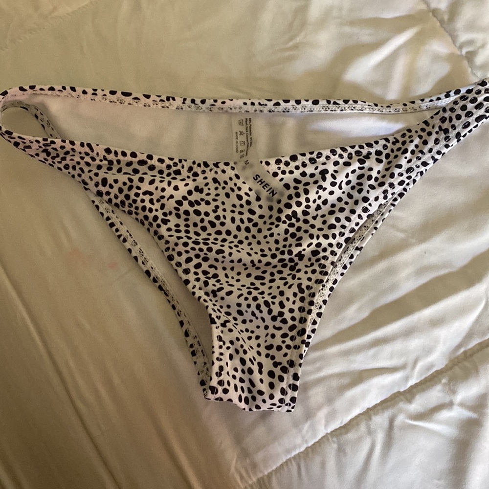 Bikini set! - Picture 2 of 2